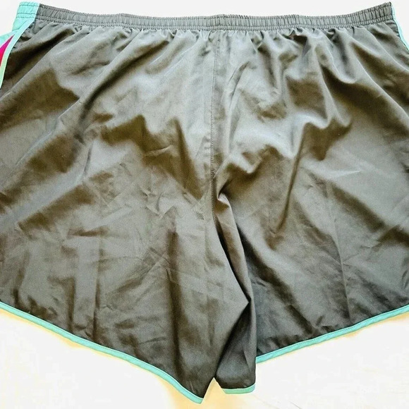 NWT NIKE Women Mid Rise Drawstring Built-in-Underwear Black Shorts Plus Size 2X - Picture 2 of 4